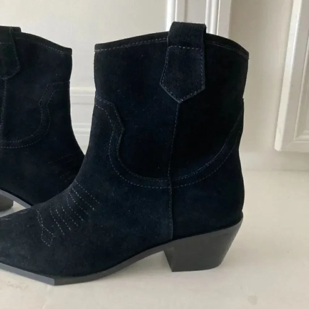 NWOT Intentionally Blank Free People Point Me West Black Suede Ankle Boots Sz 8